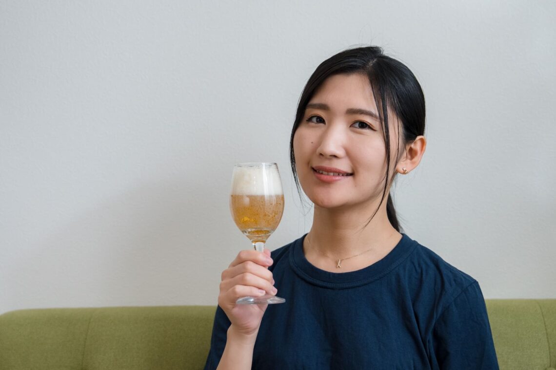 美肌のための乾杯！お酒の美容効果とその真実